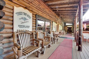 Property grounds - Handcrafted Log Cabin in Candor: Group Getaway! (Candor)