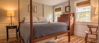 Cozy 3 bedroom Cottage on Farm with great outdoor space 10 min to Bellows Falls