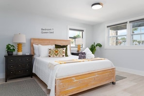 2 quartos, ferros/tábuas de passar roupa, berço de viagem