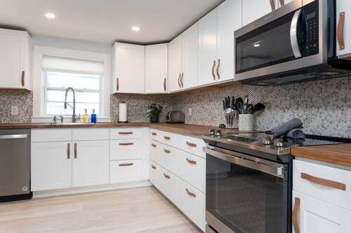 Laid Back Beach House Lower | 1-min to the Sand!