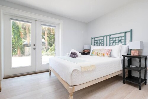 Stylish studio steps from the sand!