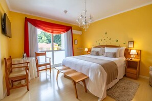 Superior dubbelrum | Minibar, värdeförvaringsskåp på rummet och individuell inredning