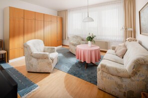 TV - Vacation apartment 3 in Haus Meeresblick with sea view (Norderney)