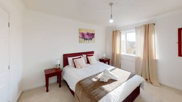 5 bedrooms, iron/ironing board, free WiFi