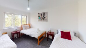 House | 5 bedrooms, iron/ironing board, free WiFi - Foster House (Peterborough)
