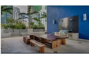 Outdoor dining - Lovely Highrise Brickell Miami 1 bedroom condo (Miami)
