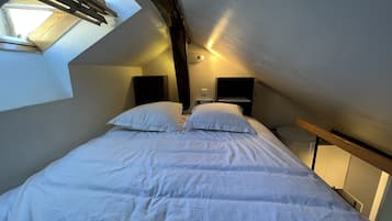 1 slaapkamer, een strijkplank/strijkijzer, gratis wifi, beddengoed