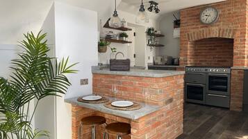 ตู้เย็น, เครื่องล้างจาน, กาต้มน้ำไฟฟ้า, เตาปิ้งขนมปัง