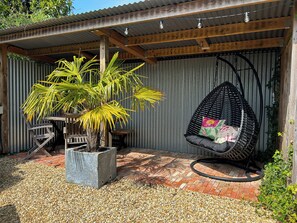Cottage | Terrace/patio - The Old Brewhouse &amp; Piggery (Newport)