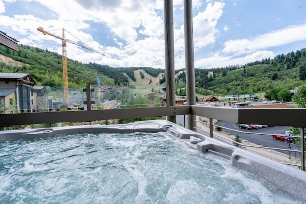 Powder Run 2 BR + LOFT A34 | Terrace/patio