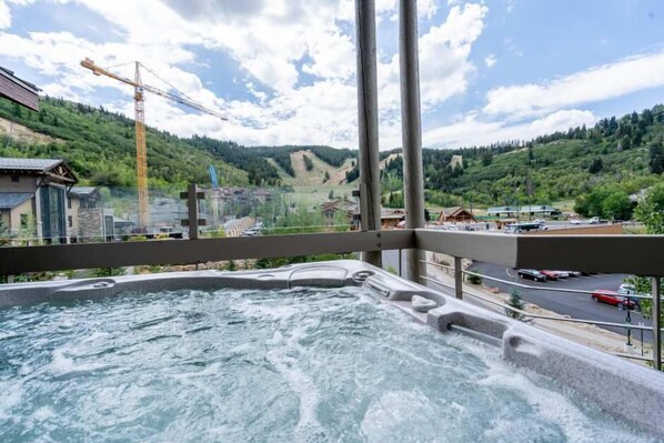 Powder Run 2 BR + LOFT A34 | Terrace/patio