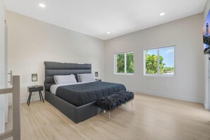 4 bedrooms, desk, iron/ironing board, travel cot