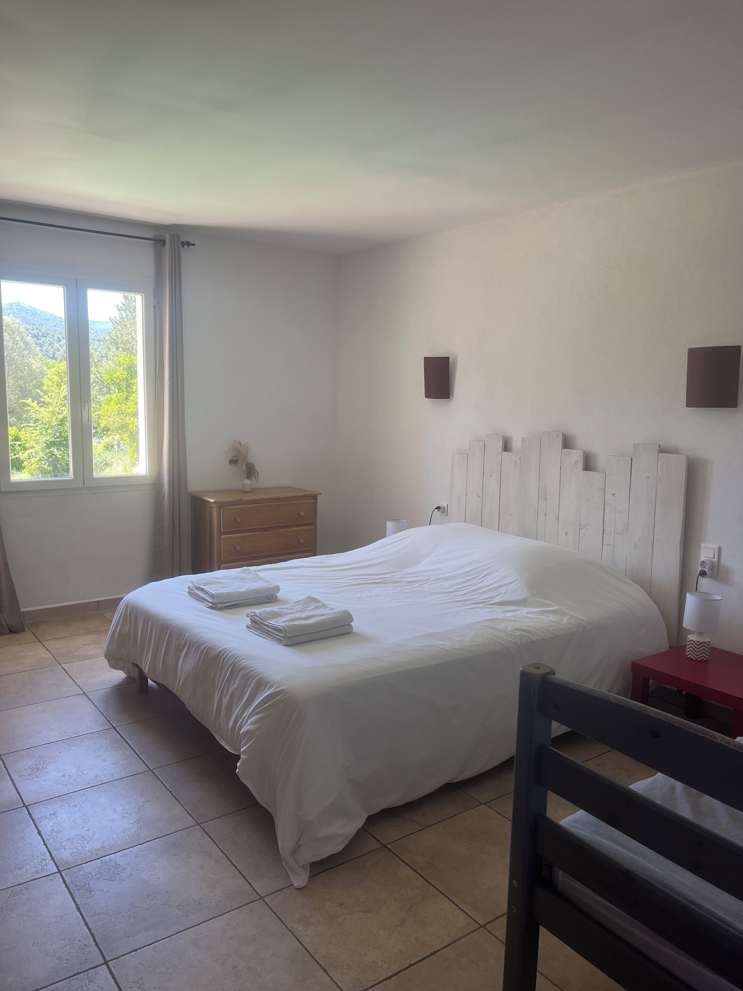 6 bedrooms, iron/ironing board, travel cot, free WiFi