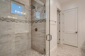 Combined shower/tub