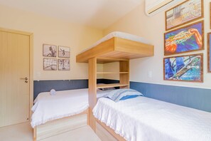 Ferienhaus | 4 Schlafzimmer, Verdunkelungsvorhänge, Bügeleisen/Bügelbrett