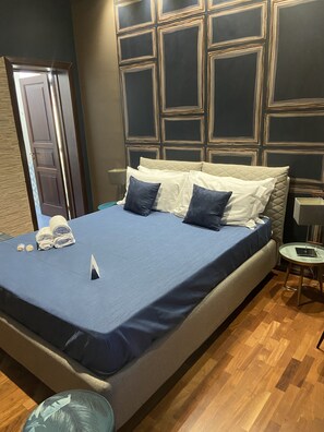 Exclusive Double Room | Minibar, in-room safe, desk, iron/ironing board - Suite Ursino B&B (Catania)