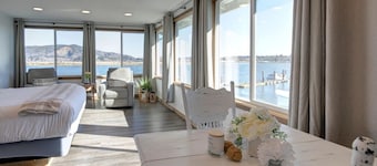 Oyster Bay Coastal Hideaway Suite