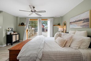 1 Schlafzimmer, Schreibtisch, Bügeleisen/Bügelbrett, Reisekinderbett