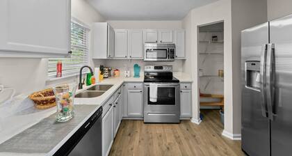 ★NEW★N. Jax Home| Mins to ✈︎ | 4 Bed | EZ Check-In