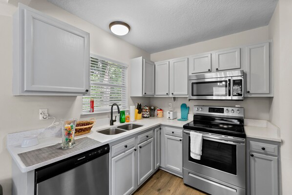 Fridge, microwave, oven, stovetop