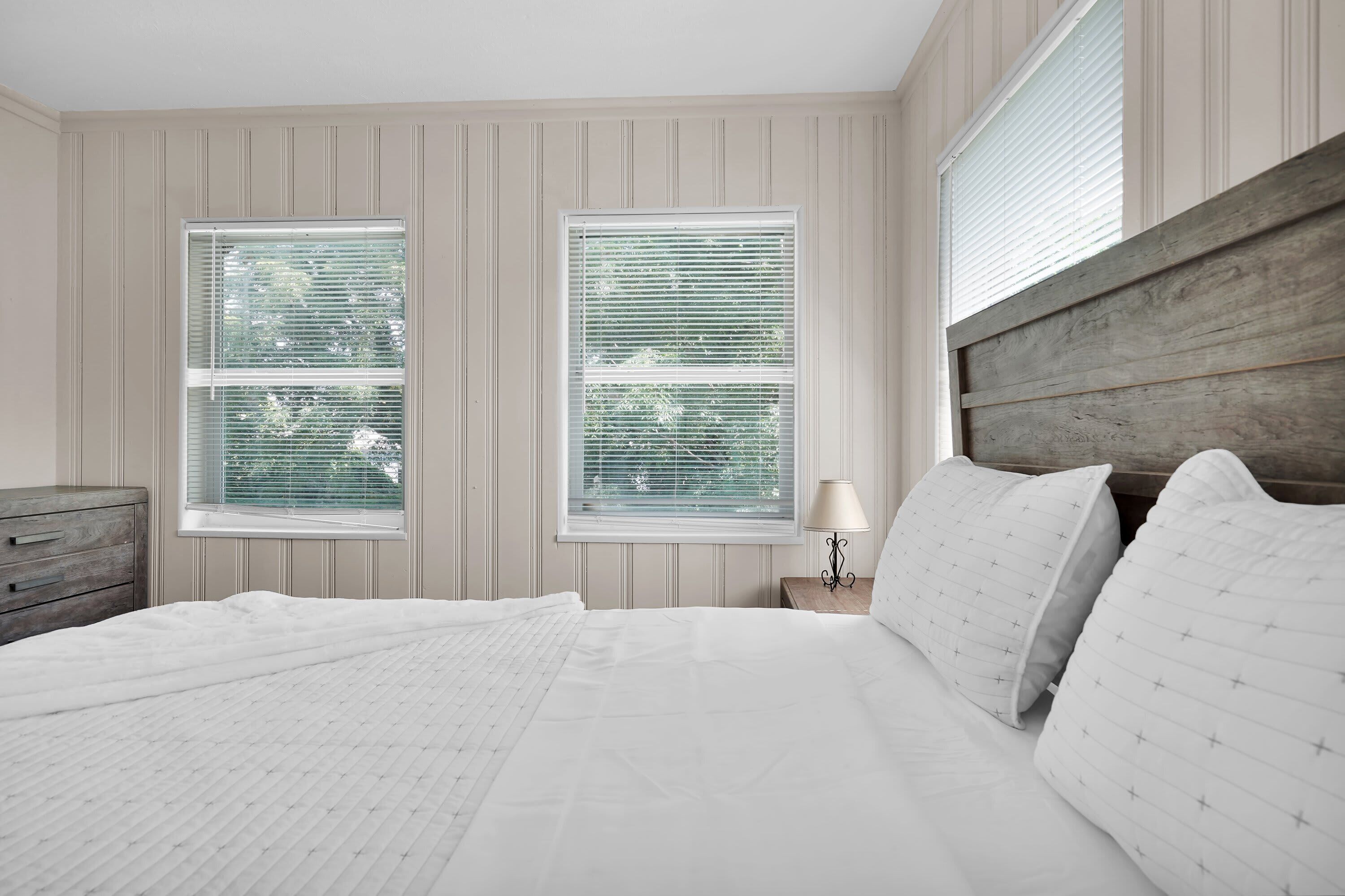 3 室のベッドルーム、アイロン / アイロン台、WiFi (無料)、ベッドシーツ