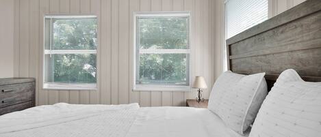 3 室のベッドルーム、アイロン / アイロン台、WiFi (無料)、ベッドシーツ