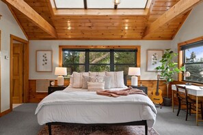 1 Schlafzimmer, Schreibtisch, Bügeleisen/Bügelbrett, Reisekinderbett