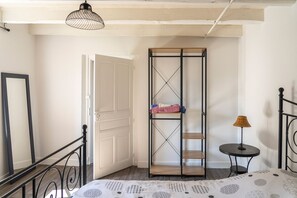 2 chambres, fer et planche à repasser, lit parapluie, Wi-Fi gratuit