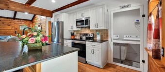 Shady Oaks Cabin- Waco/ Magnolia/ Baylor