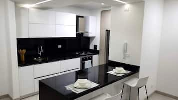 Basic Apartment | Private kitchen | Cookware/dishes/utensils