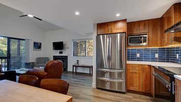 Red Pine U8 | Wohnbereich | Smart-TV