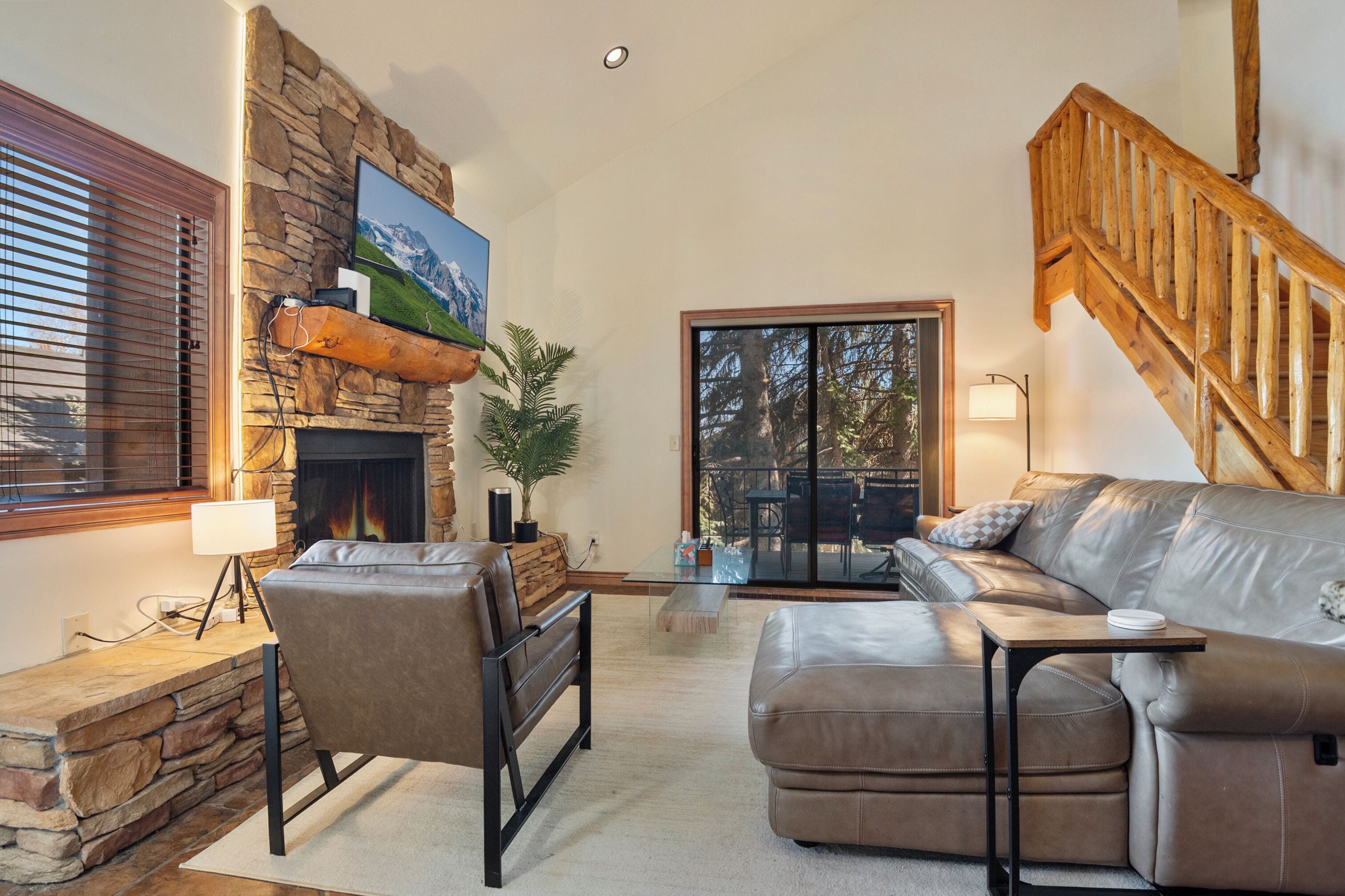 Red Pine G5 | Living area