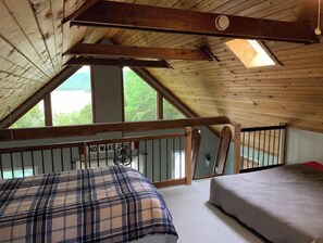 4 bedrooms, desk, free WiFi, bed sheets
