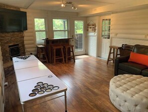 Smart TV, fireplace, stereo