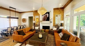 Smart-TV, Kamin, Tischfußball