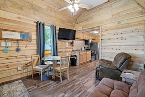 Smart TV - Lucky's Canoe & Kayak Cabin #1 - Caddo River Access! (Glenwood)