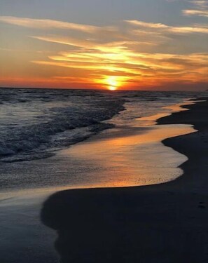 بالقرب من الشاطئ