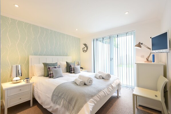 2 bedrooms, individually decorated, individually furnished, free WiFi - Halcyon Cove (St Ives)