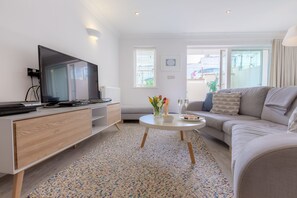 Een videogameconsole en een dvd-speler