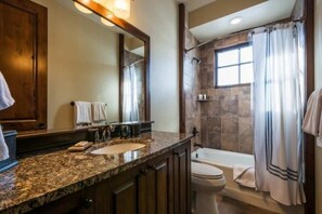 شقة | حمام | مجففات شعر، مناشف، ورق حمّام