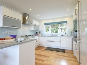 Cottage | Private kitchen | Fridge, dishwasher, cookware/dishes/utensils - Shamal (St Ives)