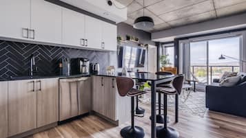 Deluxe Apartment | Private kitchen | Full-sized fridge, microwave, oven, stovetop