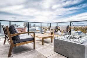 Deluxe Apartment | Terrace/patio - Appartement Luxe | Incredible Sunset View - Pool - Parking - Near Old Québec (Québec City)