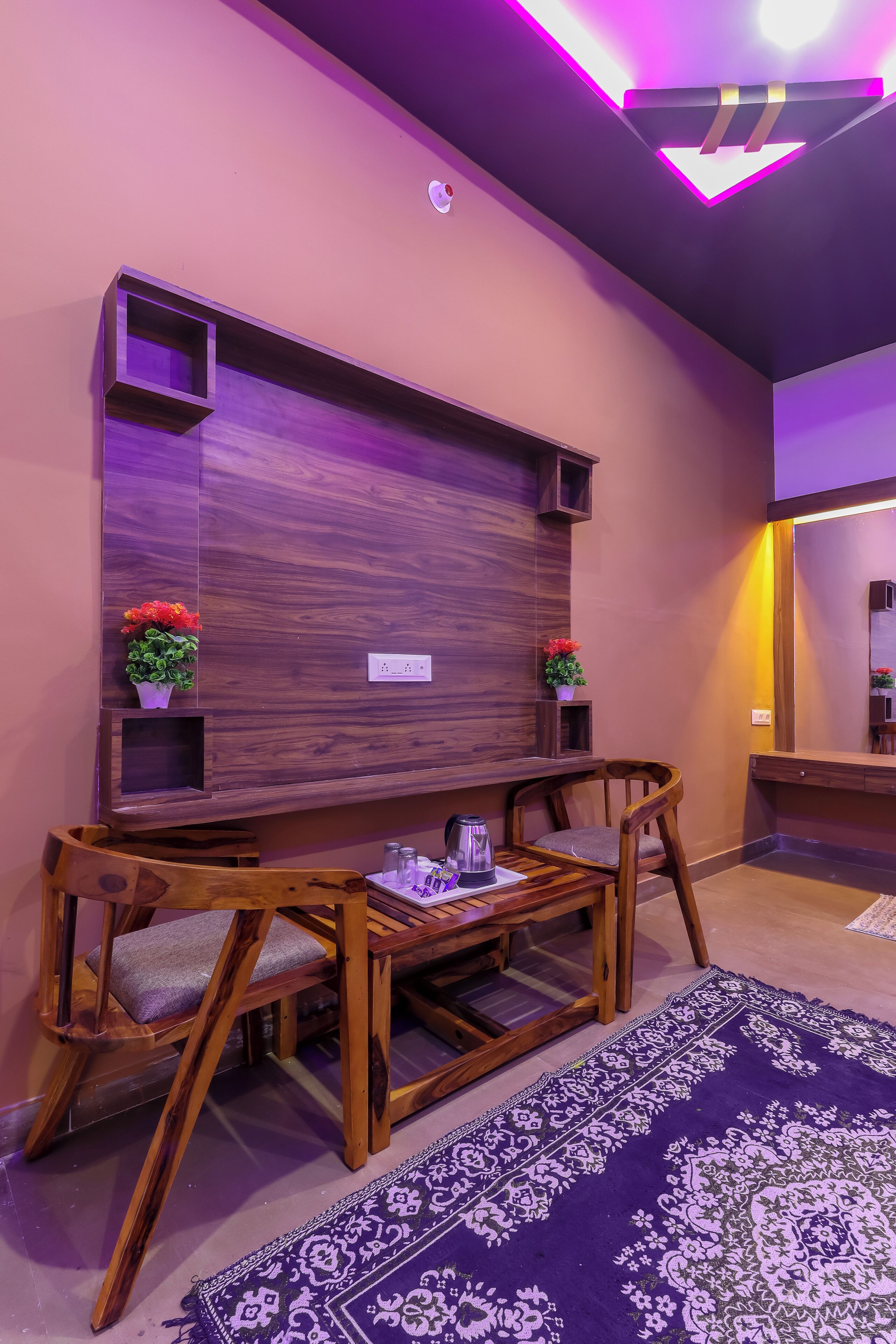 คลาสสิกเต็นท์ | เครื่องนอนระด  ับพรีเมียม, เตียงเมมโมรีโฟม, ห้องพักตกแต่งอย่างมีเอกลักษณ์