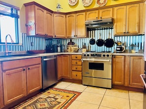 Fridge, oven, stovetop, dishwasher