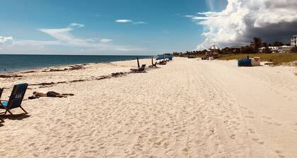 Beautiful Beach Retreat steps from Atlantic Ave