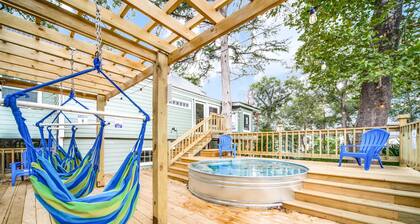 Fun in the sun! Cowboy pool + walk to the lake + kids friendly