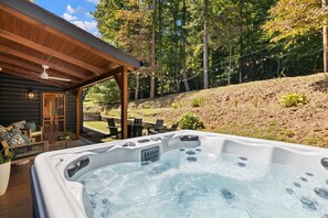 Terrace/patio - Mountain Retreat Mins to downtown|Hot Tub|Fire-pit (Asheville)