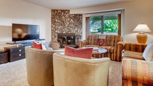 Condo, várias camas (Lodge at 100 W Beaver Creek 301, 3BD ) | Sala de estar