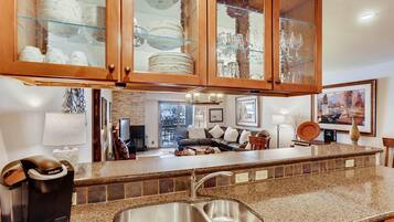 Condo, varias camas (Lodge at 100 W Beaver Creek 601, 3BD ) | Cocina privada
